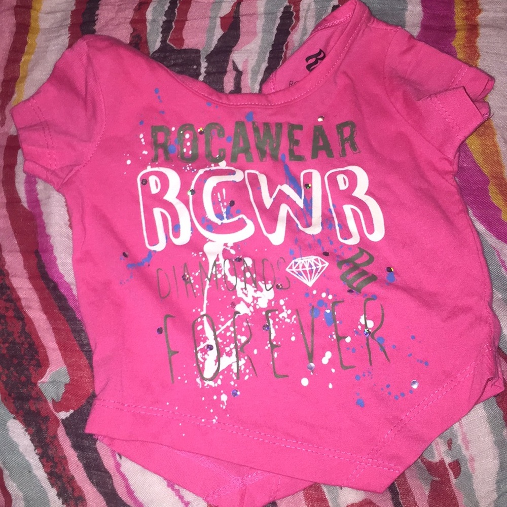 An baby shirt